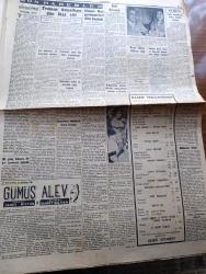Cumhuriyet Gazetesi - 10 Eylül 1955 - Gafil Avlanma Cumhuriyet Başkale - İstanbul'da 3 Ankara Ve İzmir'de Birer Askerî Mahkeme Kuruldu - Başvekil Adnan Menderes Dün Vilayetten Çıkarken Fotoğrafı - 2 Kor Ve 1 Tümgenerale İşten El Çektirildi - Celal Bayar Fatin Rüştü Zorluyu Kabul Etti -  6 7 Eylül Olayları Sebebiyle Ankara Ve İzmir'de Tevkif Edilenler - Kıbrıs'ta Türk Volkan Teşkilatı Harekete Geçti - 1 Bedende 2 Adam Yazan Va Nü Yazı Dizisi - Din Ve Devlet Yazan Cahid Tanyol - Truman Amerika'yı Dün İkaz Etti - İtalyan Yıldız Sylvana Pampanini Fotoğrafı - Eskişehir'e Artist Ve Sanatkar Akını - Fenerbahçe Basketbol Takımı Dün Gitti - Rahmetli Cezmi Or'a Ait Bir Hatıra Fotoğraf - Profesyonel Lig Maçlarının Fikstürü Tesbit Edildi - Kıbrıs Türktür Cemiyeti İzmir Başkanı Fikret Sulorat Tevkif Edildi - Neriman Köksal Puro Tuvalet Sabunu Kullanıyor - Zeki Müren Küçük Çiftlik Parkında - Perihan Altındağ Sözeri Büyükdere Beyazparkta - Astra Ampulleri
