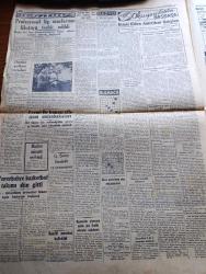 Cumhuriyet Gazetesi - 10 Eylül 1955 - Gafil Avlanma Cumhuriyet Başkale - İstanbul'da 3 Ankara Ve İzmir'de Birer Askerî Mahkeme Kuruldu - Başvekil Adnan Menderes Dün Vilayetten Çıkarken Fotoğrafı - 2 Kor Ve 1 Tümgenerale İşten El Çektirildi - Celal Bayar Fatin Rüştü Zorluyu Kabul Etti -  6 7 Eylül Olayları Sebebiyle Ankara Ve İzmir'de Tevkif Edilenler - Kıbrıs'ta Türk Volkan Teşkilatı Harekete Geçti - 1 Bedende 2 Adam Yazan Va Nü Yazı Dizisi - Din Ve Devlet Yazan Cahid Tanyol - Truman Amerika'yı Dün İkaz Etti - İtalyan Yıldız Sylvana Pampanini Fotoğrafı - Eskişehir'e Artist Ve Sanatkar Akını - Fenerbahçe Basketbol Takımı Dün Gitti - Rahmetli Cezmi Or'a Ait Bir Hatıra Fotoğraf - Profesyonel Lig Maçlarının Fikstürü Tesbit Edildi - Kıbrıs Türktür Cemiyeti İzmir Başkanı Fikret Sulorat Tevkif Edildi - Neriman Köksal Puro Tuvalet Sabunu Kullanıyor - Zeki Müren Küçük Çiftlik Parkında - Perihan Altındağ Sözeri Büyükdere Beyazparkta - Astra Ampulleri