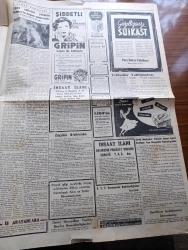 Cumhuriyet Gazetesi - 5 Ağustos 1953 - Kore'de Harp Esirlerin Mübadelesi Dün Başladı - İlk Partide 23 Türk Askeri Birleşmiş Milletlere İade Olundu - Memurlara Dair Başbakan Adnan Menderes'in Demeci - Ahmet Emin Yalman'a Suikast Sanıklarının Duruşmaları Fotoğrafı - Süpermürşit Necip Fazıl Kısakürek'e Mahkeme Reisi İhtarda Bulundu - İngiliz Filosu Dumlupınar İçin Tören Yaptı - Etimesgutta Yapılan Askeri Tatbikat - Ekmek Ceşnisi Değiştirildi - Dünyaya İhraç Ettiğimiz Meta Bando Zili - İbadet Mi Evvel Sıhhat Mi Yazan Burhan Felek - Safiye Ayla Cağaloğlu Çiftesaraylar Bahçesinde - Fenerbahçe'nin Macar Antrenörü Szekelly Kulüple Mukavelesini Yeniledi - Lille Takımı İstanbula Geliyor - Piç Kurusu Yazan Azmiye Hami Güven Yazı Dizisi - Kraliçenin Gerdanlığı Derleyen Hamdi Varoğlu - Seyrüsefer Davası Yazan Abidin Daver - Dans Üstadı Nijinsky Delirerek Ölmüştü - 1300 Şaheser Yaratan Rubens'in Doğum Günlerinde Yazan Metin Ergin - Royal Lastik - Miele Çamaşır Makinesi - Rekor Margarin