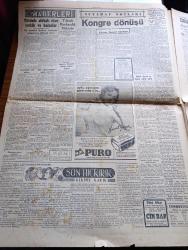 Cumhuriyet Gazetesi - 20 Ağustos 1955 - CHP Fuat Köprülü ye Dava İçin Adliyeye Başvurdu - Dahiliye Vekaletinin Açık Hava Toplantıları İçin Tebliği - Dün Dahiliye Vekili Namık Gedik Isparta'da Devlet Vekili Mükerrem Sarol Kırklareli'nde Nutuk Söyleyerek Muhalefet Cevap Verdi - CHP'nin Ordu Ve Trabzon Toplantıları - Kasım Gültekin 1 Milyon Liraya Sigortalandı - 24. İzmir Fuarı Bugün 18 de Açılıyor - Türkiye'nin En Büyük Silosunun Temeli Atıldı - Son Hıçkırık Yazan Kerime Nadir Yazı Dizisi -  Gönül Yazar Puro Tuvalet Sabunu Kullanıyor - Çalışan Kadınların Kılıklarına Müdahale - Tarih Öncesi Müzesi - Fındık Fiyatları Belli Oldu - Resimli Roman Kanlı Bar Yazan George Simenon Yazı Dizisi - İstanbul Ankara Radyosu Programı - Eisenhower Amerika'ya Kaça Mal Oluyor - Cibali Topkapı Futbol Bayramı - Bugünkü Ve Yarınki Yelken Yarışları - Dünya Akerdeon Şampiyonluğu - Kovo İzmir Fuarında - Auto Lite Bujileri