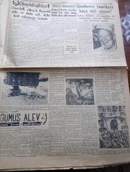 Cumhuriyet Gazetesi - 20 Ağustos 1955 - CHP Fuat Köprülü ye Dava İçin Adliyeye Başvurdu - Dahiliye Vekaletinin Açık Hava Toplantıları İçin Tebliği - Dün Dahiliye Vekili Namık Gedik Isparta'da Devlet Vekili Mükerrem Sarol Kırklareli'nde Nutuk Söyleyerek Muhalefet Cevap Verdi - CHP'nin Ordu Ve Trabzon Toplantıları - Kasım Gültekin 1 Milyon Liraya Sigortalandı - 24. İzmir Fuarı Bugün 18 de Açılıyor - Türkiye'nin En Büyük Silosunun Temeli Atıldı - Son Hıçkırık Yazan Kerime Nadir Yazı Dizisi -  Gönül Yazar Puro Tuvalet Sabunu Kullanıyor - Çalışan Kadınların Kılıklarına Müdahale - Tarih Öncesi Müzesi - Fındık Fiyatları Belli Oldu - Resimli Roman Kanlı Bar Yazan George Simenon Yazı Dizisi - İstanbul Ankara Radyosu Programı - Eisenhower Amerika'ya Kaça Mal Oluyor - Cibali Topkapı Futbol Bayramı - Bugünkü Ve Yarınki Yelken Yarışları - Dünya Akerdeon Şampiyonluğu - Kovo İzmir Fuarında - Auto Lite Bujileri