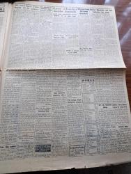 Cumhuriyet Gazetesi - 20 Ağustos 1955 - CHP Fuat Köprülü ye Dava İçin Adliyeye Başvurdu - Dahiliye Vekaletinin Açık Hava Toplantıları İçin Tebliği - Dün Dahiliye Vekili Namık Gedik Isparta'da Devlet Vekili Mükerrem Sarol Kırklareli'nde Nutuk Söyleyerek Muhalefet Cevap Verdi - CHP'nin Ordu Ve Trabzon Toplantıları - Kasım Gültekin 1 Milyon Liraya Sigortalandı - 24. İzmir Fuarı Bugün 18 de Açılıyor - Türkiye'nin En Büyük Silosunun Temeli Atıldı - Son Hıçkırık Yazan Kerime Nadir Yazı Dizisi -  Gönül Yazar Puro Tuvalet Sabunu Kullanıyor - Çalışan Kadınların Kılıklarına Müdahale - Tarih Öncesi Müzesi - Fındık Fiyatları Belli Oldu - Resimli Roman Kanlı Bar Yazan George Simenon Yazı Dizisi - İstanbul Ankara Radyosu Programı - Eisenhower Amerika'ya Kaça Mal Oluyor - Cibali Topkapı Futbol Bayramı - Bugünkü Ve Yarınki Yelken Yarışları - Dünya Akerdeon Şampiyonluğu - Kovo İzmir Fuarında - Auto Lite Bujileri