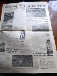 Cumhuriyet Gazetesi - 27 Temmuz 1959 - Dün Akşamki Zelzele Yurdun 12 İlinde Şiddetle Hissedildi Haritası - Bir Vatan Cephesi Ocağı Kongresinde Delegeler Karşılıklı Ateş Açtılar -  Başpiskopos Makarios Tenkitlere Cevap Verdi - Nixon Ve Hrutçef Tebliğ Neşrettiler - Demokrat Partili Vekiller CHP Ahirette Bile Yakamıza Yapışacak Dediler - Mahkeme Kararı Alınmadan Toplanan Kitap İnönü'ye Atılan Taş Ve Akisleri -  Kızıl Çin'in Amerikalılara 60. İhtarı - Ortadirek Yazan Yaşar Kemal Yazı Dizisi - Bir Hazin Macera Yazan Hasan Ali Yücel Köşe Yazısı -Vesaire Yazan Burhan Felek Köşe Yazısı - Devlet Tiyatrosu Yüzde 150 Zam Yaptı - Kaynana İle Gelin Ve Damadları Barıştırma Cemiyeti - 79 Yaşındaki Palyaçolar Kralı Carl Adrian Wettach Öldü - Haftalık Radyo Programı - Galatasaray Istanbul Kürek Şampiyonu Oldu - Amerikalı Antrenör Lucas - İstanbul Yelken Kulübünün Yelken Yarışları Dün Yapıldı - Turgay Kurt Fenerbahçe'ye Giriyor Fotoğrafı - Adana Demirspor Takımı Almanya'ya Gidiyor - Kınalıada 2 Burgaz 2