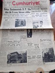 Cumhuriyet Gazetesi - 4 Şubat 1959 - Yazık Oldu Yazan Nadir Nadi Başmakale - Bütçe Encümeninde Demokrat Partililer Dün De Basına Hücum Ettiler - Başbakan Adnan Menderes Park Otelde Demokrat Parti Geçici İl İdare Kurulu Üyeleri İle Birarada Fotoğrafı - Türkiye'de Bulunan Amerikalılar 4 Yılda 252 Suç İşlediler - Üsküdar Sahili İle Kızkulesi Arasında Sur Temelleri Üzerinde Kurulacak 20 Metrelik Atatürk Anıtı - Fatin Rüştü Zorlu Dün Yunan Elçisi İle Görüştü - Sinemasında Biletlerine Yüzde 50 70 Zam Oldu - Şahane Klüpte Çıkan Hadise - Dünyanın İlk Korsan Kruvazörü Gazi Hamidiyenin Şanlı Maceraları Derleyen Cemaleddin Saraçoğlu Yazı Dizisi - Milli Türk Talebe Birliği Kongresi Yeni Bir Çıkmaza Girdi - Uluç Ali Yazan Halikarnas Balıkçısı Yazı Dizisi - Yahya Kemal'in Sandıkları Mühürlendi - Partiye Kaydolma Yazan Burhan Felek Köşe Yazısı - Hula Hoop Yarışması Yapıldı - Radar İceberglere Karşı Giriştiği Mücadeleyi Kaybetti - İstanbul Belediyesi Şehir Tiyatroları Dram Kısmında Köprüden Görünüş