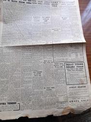 Cumhuriyet Gazetesi - 4 Şubat 1959 - Yazık Oldu Yazan Nadir Nadi Başmakale - Bütçe Encümeninde Demokrat Partililer Dün De Basına Hücum Ettiler - Başbakan Adnan Menderes Park Otelde Demokrat Parti Geçici İl İdare Kurulu Üyeleri İle Birarada Fotoğrafı - Türkiye'de Bulunan Amerikalılar 4 Yılda 252 Suç İşlediler - Üsküdar Sahili İle Kızkulesi Arasında Sur Temelleri Üzerinde Kurulacak 20 Metrelik Atatürk Anıtı - Fatin Rüştü Zorlu Dün Yunan Elçisi İle Görüştü - Sinemasında Biletlerine Yüzde 50 70 Zam Oldu - Şahane Klüpte Çıkan Hadise - Dünyanın İlk Korsan Kruvazörü Gazi Hamidiyenin Şanlı Maceraları Derleyen Cemaleddin Saraçoğlu Yazı Dizisi - Milli Türk Talebe Birliği Kongresi Yeni Bir Çıkmaza Girdi - Uluç Ali Yazan Halikarnas Balıkçısı Yazı Dizisi - Yahya Kemal'in Sandıkları Mühürlendi - Partiye Kaydolma Yazan Burhan Felek Köşe Yazısı - Hula Hoop Yarışması Yapıldı - Radar İceberglere Karşı Giriştiği Mücadeleyi Kaybetti - İstanbul Belediyesi Şehir Tiyatroları Dram Kısmında Köprüden Görünüş