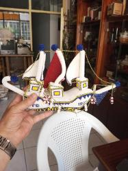 Kolleksiyonluk . Cezaevi işi boncuk FB simgeli Türk bayraklı  el işi gemi   35x23x10 cm  Belki Türkiye de tek