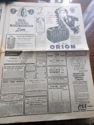 Cumhuriyet Gazetesi - 15 Şubat 1954 - Seçim Kanununda Yapılacak Tadilat - NATO Genel Sekreteri Lamal İsmay'ın Cumhuriyet'e Beyanatı - Suriye Hayal Peşinde Resmi Ağızlar Hala Hatay'da Bahsediyor - Türkiye ve Pakistan Yeni Ortadoğu Savunma Anlaşması - Celal Bayar San Francisco'yu Ziyaret Esnasında Meşhur Bir Tabloyu Tetkik Ederken Fotoğrafı - Türk İran Dostluk Cemiyeti Kuruldu - Beşiktaş Beyoğluspor'u 2 0 Yendi Fotoğraf - İnce Memed Yazan Yaşar Kemal Yazı Dizisi - Sanat Bahisleri Yazan Bedri Rahmi Eyüboğlu - Artist Ava Gardner Kaza Atlattı - Milletlerarası Genç Takımlar Futbol Turnuvasının Kurası Çekildi - Pahalılık Bahsi Yazan Burhan Felek Köşe Yazısı - Perihan Sözeri Tepebaşı Gazinosunda - İstanbul Ankara Radyosu Programı - Öp Beni Filmi Melek Sinemasında - Resimli Roman Liman Cinayeti Yazan George Simenon - Lion Mağazası Beyoğlu - Orion Radyoları - Caterpillar Traktör - Fenerbahçe 4 Beykoz 1