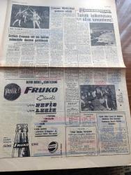 Cumhuriyet Gazetesi - 27 Haziran 1966 - Hangi Tarafta Yazan Ecvet Güresin Başmakale - ERE Partisi Lideri Kannelopulos'un Cumhuriyet'e Demeci -- Dini Siyasete Alet Eden Adalet Partili Partiden İhraç Edilecek - Suriyelilerin Mallarına El Konulacağı Açıklandı - Süleyman Demirel Yozgat'ta - Türk Memurları Dikkat Yazan İlhan Selçuk - Cumhurbaşkanı Cevdet Sunay İkinci Yurt Gezisine 15 Temmuzda Çıkacak - Göztepe'nin Rakibi Bologna - Haftanın Panaroması Yazan Mehmet Barlas - Devlet Tiyatrosunda Kral Oidipus - İstanbul Radyosunda Spor Semineri Bugün - Stewart Amerika Vietnamda Haklı Dedi - Küçük Balerinler Fotoğrafı - 40 Yıl Önce 27 Haziran 1927 Tarihli Cumhuriyetten Haber - İtalya Futbol Şampiyonu Inter - Rıfat Çalışkan Marmara Bisiklet Turunda Neden Birinci Olamadı - Türkiye İşçi Partisi Genel Başkanı Mehmet Ali Aybar Gezisi - Türkiye Baltrap Şampiyonluğunu İstanbul Kazandı - XVI Spor Hekimliği Dünya Kongresinden Yazan Dr. Raşit Serdengeçti