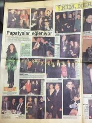 HAFTA SONU EKSTRA GAZETESİ, 27 OCAK 1989 - 6 ARALIK 1988'DE ANNE OLAN NÜKHET DURU - AHU TUĞBA & SELÇUK URAL - NECLA NAZIR - BAHAR ÖZTAN, PEMBE MUTLU, COŞKUN GÖĞEN - İSTANBUL DEVLET TİYATROSU, KENAN IŞIK - NERMİN BEZMEN EVİNDE TEZHİP ve MİNYATÜR KURSU VERİYOR - TÜRKAN SABANCI - İDİL GAZİOĞLU - FERRUH İLTER - NESRİN İLTER - BAHAR GÖKFİLİZ - MEHMET SARPER, GÜLER YİĞİT - PIRIL GÜLEŞÇİ - ASLI PEHLİVANLI, ERKUT SOYAK - PINAR PARS - OHAN ERDEM & EMİNE ERDEM - GÜNDÜZ BAYIRLI - ZEYNEP SELGUR - İBRAHİM ÇARMIKLI - İBRAHİM TATLISES - ERKİN KORAY - KAYAHAN - EMRAH - ATİLLA ÖZDEMİROĞLU - HARİKA AVCI - NURAY HAFİFTAŞ - FULDEN URAS - BATANAY - ASIM EKREN - SİBEL CAN, HAKAN URAL - ZAFİR SEBA - 8 SAYFA, TAM EKSİKSİZ