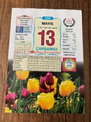 13 MAYIS 2020 - TAKVİM YAPRAĞI - DOĞUM GÜNÜ HEDİYESİ - BÜYÜK SAATLİ MAARİF TAKVİMİ - MERHAMET - 1277 Anadolu'nun en güçlü Türk beyliği olan Karamanoğulları, Türkçe'yi devletin resmi dili olarak kullanan ilk Türk beyliği oldu - 2002 Birleşmiş Milletler'in 4 Ocak 1969'da yürürlüğe soktuğu 