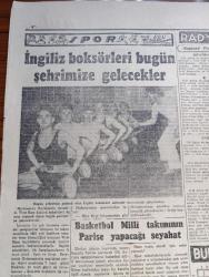 Cumhuriyet Gazetesi - 1 Mart 1951 - Adnan Menderes Hükümeti Dün Güven Oyu Aldı - Başbakan Adnan Menderes Mecliste Bütçe Müzakeresi de Vekiller İle Görüşürken Fotoğrafı - Adnan Menderes'in Meclisteki Nutku - Gelirse Vergisinin Bugün Tatbikine Başlanıyor - Birleşmiş Milletler Keşif Kolları Seul'un Dış Mahallelerine Vardılar - Kore Birliğimize Mensup Bir Kıta İleri Yürüyüş Esnasında Fotoğraf - Atatürk'ün Hemşiresi Makbule Atadan Ve Kırşehir Hadisesi Fotoğrafı - İlk Celsede Biten Müstehcen Resim Davası - Osman Nebioğlu Ve Avukatı Hakim Huzurunda - Fransız Kabinesi İstifa Etti - İstanbul'da 4 Komünist Suçlusu Yakalandı - Orhan Demirsay - Anadolu Şiiri Ve Ömer Bedrettin Uşaklı Yazan Baki Süha Edindiği - Medeni Kanunumuzda Değişiklik Yazan Ordinaryüs Profesör Sıddık Sami Onar - Şahsiyet Meselesi Yazan Burhan Felek Köşe Yazısı - İngiliz Boksörleri İstanbul'a Gelecek Fotoğrafı - Basketbol Milli Takımının Paris'e Yapacağı Seyahat - İstanbul Ankara Radyosu Programı - Parmaksız Salih Filmi
