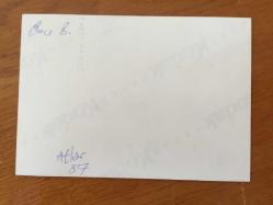 ATLARLA İLGİLİ ORİJİNAL BİR FOTOĞRAF - 12 x 9 cm EBADINDA - ÇÖLDE ATIN FOTOĞRAFINI ÇEKEN SARI ELBİSELİ ESMER BİR GENÇ KIZ