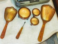 19203-GENUINE LUCITE MAKYAJ SETİ