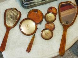 19203-GENUINE LUCITE MAKYAJ SETİ