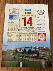 14 EKİM 2020 - TAKVİM YAPRAĞI - DOĞUM GÜNÜ HEDİYESİ - BÜYÜK SAATLİ MAARİF TAKVİMİ - Kocaeli, İzmit - NEŞET ERTAŞ (1938 - 2012) - KÜÇÜKDİL - EKŞİLİ PIRASA - 1925- Türkiye'nin ilk betonarme köprüsü, Menderes Nehri üzerine inşa edildi. Uzunluğu 75 metre olan köprü üç gözlüydü - 1926 - İstanbul'da ilk resmi nikah, Şehremini (Belediye Başkanı) Muhittin Bey tarafından kıyıldı