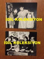 SİNEMA ve TİYATRO SANATÇISI LALE ORALOĞLU'NUN TİYATROSUNDA GENÇ TİYATROCULARIN SAHNE ALDIĞI BİR OYUNDAN ORİJİNAL 12'Lİ FOTOĞRAF SETİ - FOTOĞRAFLARIN EN BÜYÜĞÜ 14 x 9 cm ve DİĞERLERİ GÖRÜLDÜĞÜ GİBİ ÇEŞİTLİ YAKIN EBATLARDA - ZENGİN EVİ, FAKİR MUTFAĞI