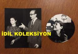 SİNEMA ve TİYATRO SANATÇISI LALE ORALOĞLU'NUN TİYATROSUNDA GENÇ TİYATROCULARIN SAHNE ALDIĞI BİR OYUNDAN ORİJİNAL 12'Lİ FOTOĞRAF SETİ - FOTOĞRAFLARIN EN BÜYÜĞÜ 14 x 9 cm ve DİĞERLERİ GÖRÜLDÜĞÜ GİBİ ÇEŞİTLİ YAKIN EBATLARDA - ZENGİN EVİ, FAKİR MUTFAĞI