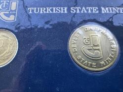 Türkiye Cumhuriyeti Darphanesi Nostaljik Para Seti. 1996 Darphane Jetonu ile birlikte.