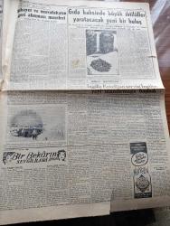 Cumhuriyet Gazetesi - 9 Şubat 1955 - Rusya'da Neler Oluyor Yazan Nadir Nadi Başmakale - Rusya'da Post Kavgası Malenkov Devrildi - Krutçef'in Teklifi İle Mareşal Bulganin Dün Başbakanlığa Getirildi - Abidin Daver Mezarı Başında Anıldı Fotoğraf - Damlataş Kürü Cuma Günü Sona Eriyor - Demokrat Parti Grubunda Gümrük Vekiline Şiddetli Hücum - Türk Japon Ticaret Anlaşması İmzalandı - Yeni Hal Binasında Migros'a Yer Verilecek - Teneke Yazan Yaşar Kemal Yazı Dizisi - Bursa Askeri Lisesi'nin Yıldönümü - Senin De Hakkın Var Yazan Burhan Felek Köşe Yazısı - Beşiktaş Beyoğluspor Bugün Karşılaşıyor - Fenerbahçe Bu Hafta Vefaya Değişik Bir Tertiple Mi Çıkacak - 100 Bin Kişilik Langa Stadı - Şef Cemal Reşit Rey İdaresinde Meşhur İspanyol Viyolonsel Üstadı Gaspar Cassado - Tarihe Geçmiş Büyük Aşklar Kral 4. Henri Ve Dilber Gabriel - Milka Süt Makineleri