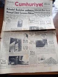 Cumhuriyet Gazetesi - 10 Şubat 1955 - Beri Yandaki Tepki Yazan Nadir Nadi Başmakale - Malenkof Başbakan Yardımcısı Mareşal Zukof Savunma Bakanı - Ankara'da Mısır Sovyet Temasları Devam Ediyor - Hüseyin Cahit Yalçın da Feragat Kararından Faydalanacak - Cumhurbaşkanı Celal Bayar Adnan Menderes İle Bu Ayın Sonunda Bağdada Gidecek - Müzelere Ait Mücevherler İçin Sözlü Soru - Dünyanın En Tatlı Kızı Nicole Berger - Teneke Yazan Yaşar Kemal Yazı - Azerilerin Kültür Gecesi - Rusya'nın Yeni Silahlı Kuvvetler Komutanı Mareşal Zukof Yazan Samih Sami - İsmet İnönü'nün Kızı İle Akis Mecmuasının Sahibi Metin Toker'in Düğünü Fotoğrafı -  Beşiktaş Dün Beyoğluspor'u Yendi - İstanbul Kupası Voleybol Turnuvası - Galatasaray Dün Akşam Kampa Girdi - İstanbul Belediyesi Şehir Tiyatroları Dram Kısmında Altıncı Kat Komedi Kısmında Yelpaze Oyunu - Astımlılar Cenneti Alanya'daki Meşhur Damlataş Mağarasının Hikayesi Röportajı Yapan Yaşar Kemal Fotoğraflar Salahaddin Giz - Tarihe Geçmiş Büyük Aşklar