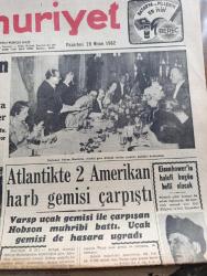 Cumhuriyet Gazetesi - 28 Nisan 1952 - Atina'da Dalgalanma Bayraklarımız Yazan Abidin Daver Başmakale - Yunanistan'da Dün Yapılan Temaslar - Adnan Menderes İle Venizelos Speciya Adasında Görüşmelere Devam Ettiler Fotoğraf - Başvekil Adnan Menderes Evvelki Gece Atina'da Verilen Ziyafette Madeni Kaldırırken Fotoğraf - Emniyet Müdürü Ahmet Tekelioğlu Eroincilerin Barındıkları Tahtakale Civarında Fotoğraf - Türkiye Ve Irak Petrolleri - Corinthians Milli Takım Namzetleri İle 1 1 Berabere Kaldı Fotoğraf - Bir Beyaz Gömleklinin Dramı Yazan Doktor Burhan Öncel Yazı Dizisi - Fatihe Layık Olmak İçin Yazan Hıfzı Veldet Velidedeoğlu - Şehir Meclisinde Yazan Burhan Felek Köşe Yazısı - Dudaktan Dudağa Filmi Atlas Sinemasında - Senenin En Muazzam Filmi Hazreti Süleyman'ın Hazineleri İpek Sinemasında - Şeref Stadında Yapılan Maçta Feriköy 3 Şişli 3 - İstanbul Ankara Radyosu Programı - 1952 Modeli Land Rover - Bosch Buji - PYE Radyo - Kelvinator Harika Buzdolabı - Blaupunkt Pilli Köy Radyosu