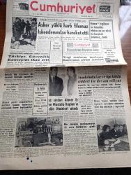 Cumhuriyet Gazetesi - 15 Şubat 1964 - Asker Yüklü Harp Filomuz İskenderun'dan Hareket Etti - Limasol'da Bir Türk'ün Cesedi Başında Poz Veren EOKA'cılar Fotoğrafı - Urfa'da Osman Nuri Amasyalı İsimli Bir Öğretmen İki Atatürk Büstünü Parçaladı - 14 lerden Ahmet Er Ve Mustafa Kaplan'ın Dün İfadeleri Alındı Fotoğraf - Askerlik Yapan Şarkıcı Adnan Pekak Hakkında Soruşturma Açıldı - Dünya Yeşilay Teşkilatı Üyesi Carl Axel Valen Sigaranın Zararlarını Anlatırken 3 Sigara İçti Fotoğraf - Yağma Yazan İlhan Selçuk Köşe Yazısı - Bayram Yazan Burhan Felek - Talabani Başkanlığında Bir Kürt Heyeti Bağdata Geliyor - 15 Şubat 1925 Tarihli Cumhuriyetten Ermenistan Fatihi Halit Paşa Dün Gece Vefat Etti - Kazova Giyimde Zerafet - Mutlu Akü - Büyük Maç İçin Fenerbahçe İle Beşiktaş Kampta - Türkiyede 9 Bölgenin 7 sinde Fenerbahçe Taraftarları Hakim - Taraftar Yüzde Oranlarını Gösterir Harita - Zafer Yumrukları Hazırlayanlar Nihat Işıtman Ve Sezai Paker - İdil Koleksiyon