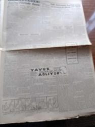 Cumhuriyet Gazetesi - 18 Ağustos 1946 - Yalnız Maaş Zammı Değil Aynı Zamanda Hayat Ucuzluğu Yazan Nadir Nadi Başmakale - Dünyaya Düzen Verecek Mühim Bir Seyahat - 1941 Yılında Atlantikte Roosevelt Churchill Arasında Yapılan İlk Mülakat Fotoğrafı - Boğazlar Meselesi İngiltere Amerika Rusya'ya Birer Nota Veriyorlar - Milli Kalkınma Partisi Eski Lideri Nuri Demirağ Siyasi Hayattan Vazgeçemiyor - Uluslararası Tenis Müsabakası Fotoğraf - İngiliz İmparatorluğu Nasıl Müdafaa Edilecek - Sovyet Dış Siyaseti Yazan John Foster Dulles - Haftanın Şakaları Yazan Burhan Felek - Yavuz Sultan Selim Ağlıyor Yazan Feridun Fazıl Tülbentçi Yazı Dizisi - Filistin'de Durum - Başbakan Recep Peker İzmir'e Gitmiyor - Yunus Nadi Mükafatı Ana Davamız Köy Ve Köylü Yazan Galip Terim - İsmail Dümbüllü Ve Suzan Yakar Beşiktaş Bahçesinde - Sadi Tek Tiyatrosu Bu Gece Bakırköy İncirlide - Taksim Belediye Gazinosunda Varyeteli Matine - Şişli Terakki Lisesi - Safiye Ayla Mustafa Çağlar Ve Mefharet Yıldırım Çiftesaraylarda