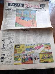 Cumhuriyet Pazar Gazetesi - 20 Şubat 1955 - Yedi Dakika Yazan Doğan Nadi - Renkli Karikatür - Küçük Kral Çizen O. Soglow - Haftanın Şakaları Yazan Burhan Felek Köşe Yazısı - Hikâye İlaç Şişesi Yazan Şakir Candoğan - İki Mühim Rolü Ciklet Çiğnerken Rejisörle Karşılaşmasına Borçlu Olan Natalie Wood Fotoğrafı - Marlon Brando ve Hayatındaki Kadınlar Fotoğrafı - İstanbula Saçları Yandığı İçin Gelemeyen Güzellik Kraliçesi Eleonora Salli Fotoğrafı - Timurlenk Filmi - Ev Kadın Moda Köşesi - Bir İnsanın Değeri Ne Kadar - Kıskanç Mısınız Anket - Suya Boğulmuş Bir Kerbela Yazan Nuyan Yiğit - Kırmızı Sakallı Adam Yazan Peter Cheyney - Yaşadığımız Şehir Röportajı Yapan Reşad Enis - Türkiye'de Hafif Geçen Kışlar Yazan Fuad Duyar - İster İnan İster İnanma Çizen Ripley - Madame Tussaud Mumyalar Müzesinde NATO Başkomutanı General Gruenther'in Heykeli Fotoğrafı