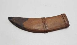 Kama Kını,  Osmanlı Dönemi Kama Hançer Kını,  İçi Ahşap, dışı Ceylan Derisinden Orijinâl Kama Kını. 21 cm.