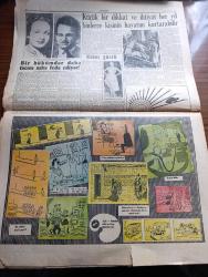 Cumhuriyet Pazar Gazetesi - 21 Aralık 1952 - Hadiselerden İlhamlar Bir Kan Davası - Renkli Karikatür - İstanbul Oyuncak Tufanı Altında Yazanlar Faruk Fenik - Kat Mülkiyeti Ve Faydalarıyla Mahzurları - Haftanın Şakaları Yazan Burhan Felek - Arabistan Asrileşiyor - Münevver Coşkunla Mahir Özerdem Deli Filminde Fotoğraf - Parlak Zafer Filminin Kötü Kalpli Yıldızı Julia Adams Fotoğrafı - En Sevdiğim Rol Settar Körmükçü Anlatıyor Fotoğraf - Ann Sheridan'ın Son Resimlerinden Biri - Delideki Dans Sahnelerinin Yıldızı Annie Bal Fotoğrafı - 1953 Yılbaşı Hazırlıkları - Kadın Ev Moda Köşesi - Boş Vaktinizi Hoş Geçirmek İçin Eğlence Köşesi - Kadın Katiller 3 Yazan Feyyaz Tokar - Bir Mecmuanın Hikayesi Yazan Metin Ergin - Nezleye Çare Bulmak İçin Yeni Denemelerde Girişiliyor - Gisele Pascal Ve Uğruna Tahtını Feda Edecek Olan Prens Rainieri