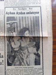 Cumhuriyet Pazar Gazetesi - 28 Aralık 1952 - Hadiselerden İlhamlar Politikacılara Taş - Zenci Doktor Renkli Karikatür - Suudi Arabistan Çöllerinde Petrol Ve İçki Mücadelesi - Suni Yağmur Tabii Yağmura Rahmet Okutacak - Bir Yılbaşı Hikayesi İki İhtimal - Haftanın Şakaları Yazan Burhan Felek - Yeni Alman Yıldızı Vera Molnar Fotoğrafı - 1953 Yılının En Parlak Yıldızı Mary Blanchard Olacak Fotoğrafı - Jane Hylton'un Yeni Bir Portresi Fotoğrafı - En Sevdiğim Rol Ayhan Aydan Anlatıyor Fotoğraf - Rock Hudson Kahvaltı Ederken Hakkında Yazılanları Okuyor Fotoğrafı - Deblie Reynolds Stüdyoda Dinlenirken Fotoğrafı - Kadın Ev Moda Köşesi - Kadın Katiller 4 Yazan Feyyaz Tokar - Sanat Yazan Zeynel Akkoç - Zihin Sporları - Boş Vaktinizi Hoş Geçirmek İçin Eğlence Köşesi - Kutup Üzerinden İlk Yolcu Uçağı Geçti - İngiliz Amerikan Film Anlaşması - Topun Ağzından Fırlayan Canlı Mermiler Saatte 2000 Km. Hızla Uçuyorlar - İster İnan İster İnanma Çizen Ripley