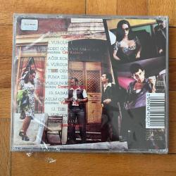 AĞIR ROMAN - ORİJİNAL FİLM MÜZİKLERİ - SOUNDTRACK * ATİLLA ÖZDEMİROĞLU, CEM KARACA, YUSUF TAŞKIN, DEMET SAĞIROĞLU * 1998 * CD * AMBALAJINDA SIFIR