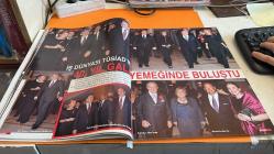 ALEM DERGİSİ -  30 MART 2011 -  DALIA GARIH - PRENSES CAMILLA VON HABSBURG - ATIL KUTOĞLU - ARZU KAPROL - NUR BATUR - ÜZEYİR GARIH - NIV GARIH - TAL GARIH - NATALIE GARIH - ABDULLAH GÜL - ALİ BABACAN - ÜMİT BOYNER - ERKUT YÜCAOĞLU - RAHMİ KOÇ - MUSTAFA KOÇ - CAROLINE KOÇ - AZİZE TAYLAN - ALEV KOMİLİ - ALDO KASLOWSKI - HALİS KOMİLİ - AHMET ESİRTKEN - NESRİN ESİRTKEN - HAMDİ AKIN - PELİN AKIN - JÜLİDE BERKMAN - MEHMET ALİ BERKMAN - SÜLEYMAN DEMİREL - HÜSEYİN AVNİ MUTLU - HÜSEYİN ÇAPKIN - FELIPE GONZALES - SARP EVLİYAGİL - ZAFER YILDIRIM - ZERRİN YILDIRIM - ALPHAN MANAS - GAMZE MANAS - ÖMER DİNÇKÖK - AYSA DİNÇKÖK - ÖZCAN TAHİNCİOĞLU - AYLIN TAHİNCİOĞLU - ERNST HOTBAUER - ROMANA GRUBER - MARCUS WILD - FRANZISKA KNUPPE - KATHARINA THEUERMANN - JOHANNES VON WALDERDORFF - SOPHIE VON WALDERDORFF - MASSIMILIANO FUKSAS - AYŞE AZİZOĞLU - UĞUR KARABAYIR - NESLİHAN TAKI - GÜLER YİĞİT - HALİL DEĞER - RÜKSAN ÜRGÜPLÜ - MEHMET ÜRGÜPLÜ - RICARDO COLLANINI - VURAL GÖKÇAYLI - MERAL GÖKÇAYLI -218 SAYFA