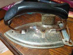 Otantik Eski Katlanır ÜTÜ - S.P.M.E. GLIWICE  220V 220W  Typ . P Cena 134 -zi