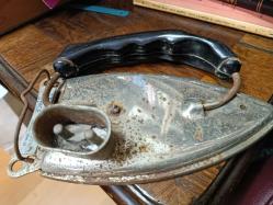 Otantik Eski Katlanır ÜTÜ - S.P.M.E. GLIWICE  220V 220W  Typ . P Cena 134 -zi