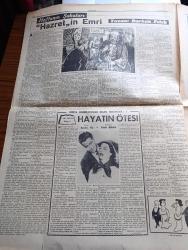 Cumhuriyet Pazar Gazetesi - 14 Aralık 1952 -  Yedi Dakika Yazan Doğan Nadi - Renkli Karikatür -Amerika'daki Rus Casusluk Teşkilatı Nasıl Kuruldu - Graf Von Spee Faciasının Yıldönümünde - Döğüşmeden Ölüme Mahkûm Edilen Gemi  Yazan Samih Nafiz Tansu - Adnan Menderes -  Her Şeyi Olan Kız Elizabeth Taylor  Fotoğraf - Dünya Edebiyatından Seçme Hikayeler Hayatın Ötesi Yazan Barabas Pal - Haftanın Şakaları Hazret'in Emri Yazan Burhan Felek - En Güzel Gülen Artist Valery Hobson  Fotoğraf - Bizim Yıldızlar Hümaşah Hiçan Fotoğrafı - Vera Ellen Saf Kız Rolünde Fotoğrafı - Ingrid Bergman Mesud Değil Mi  Fotoğrafı - Kadın Ev Moda - Basmalar Nasıl Yıkanmalıdır - Ankara Devlet Operası Yeni Bir Eser Hazırlıyor -  Yeni Hidrojen Bombası Atom Bombasına Niçin Tercih Ediliyor - Kadın Katilleri 2  Yazan Feyyaz Tokar - Dünyanın En Güzel Dağını Claude Kogan İle Nicole Leininger İsimli İki Kadın Fethetti - Kanını Vererek Yaşayan Köpek