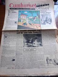 Cumhuriyet Pazar Gazetesi - 25 Mayıs 1952 - Yedi Dakika Yazan Doğan Nadi - Renkli Karikatür - Bir Ressamın Atelyesinde Doğan Yeni Bir Sanat Kolu Yazmacılık Yazan Yaşar Kemal - Cebelitarık Maymunları ve Eski Bir Efsane - Haftanın Şakaları Yazan Burhan Felek - Fethin 500. Yıldönümünde İstanbul'da Çiçek Bayramı Çizimi - Sanatlarını Analarına Havalarına Borçlu Olan Meşhur Artistler -  Cumhuriyet Hollywood'da Yazan Haluk Durukal - Joan Crawfordla Kulüpte Bir Gece Fotoğraf - Yeni İngiliz Artistlerinden Joan Collins 18 Yaşına Bastı Fotoğrafı - Terence Morgan Ve Dört Güzel Kız Fotoğrafı - Şehrin Göbeğinde Bir Köy Düğünü Yazan Kazım Kip - Dünya Etrafında Kurulacak Olan Suni Ay Naylondan Yapılacak - Alman Casusunun Şifre Defteri Nasıl Ele Geçirildi Yazan Feyyaz Tokar - Sanat Şaheserler Ve İlhan Perileri Yazan Cenap Ozankan - Hikaye Dünyanın En Mesut Adamı Yazan Albert Maltz - Zihin Sporları - Ev Kadın Moda Köşesi - Londra New York Ve Paris Yaz Modelleri - İster İnan İster İnanma Çizen Ripley