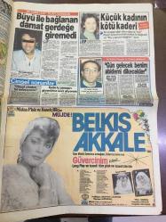 TAN GAZETESİ LOTTO EKİ, 27 ARALIK 1987  - KÜÇÜK KADININ KÖTÜ KADERİ, İKİ KOCA BİR CİNAYET , ZONGULDAKLI YILDIZ - MÜJGAN'I KOCASININ KOYNUNDAN KAÇIRDILAR - CİNLER DAHA ÇOK KARISI GÜZEL OLAN ERKEĞİ ÇARPAR, İMAM-I ŞIBLİ - BATAK ÇİZGİ ROMAN, ERGİN ASYALI - MANDRAKE, KIZIL MASKE - NACİYE İLE NACİ - BÜYÜ İLE BAĞLANAN DAMAT GERDEĞE GİREMEDİ, DAMAT ALİ İZZET - BELKIS AKKALE GÜVERCİN ALBÜMÜ BÜYÜK REKLAMI, BÜYÜK BOYUT - DR. ASLAN YÜZGÜN - BİR GENÇ İÇİN 50 NONOŞ BİRBİRİNE GİRDİ, TOMBUL POPOLAR ÇETESİ MANGAL POPOLAR'I DUMAN ETTİ, FINDIK POPOLAR KAVGAYA SONRADAN KARIŞTI - AHU TUĞBA; ''DONUMUZA KADAR AÇIYORSAK SANAT İÇİNDİR, YOKSA NAMUSUMUZ TAMDIR'' - SEVGİLİSİ ROCK HUDSON'IN RUHU İLE KONUŞTU - (TOPLAM 4 SAYFADIR)