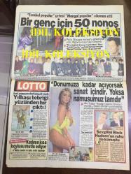 TAN GAZETESİ LOTTO EKİ, 27 ARALIK 1987  - KÜÇÜK KADININ KÖTÜ KADERİ, İKİ KOCA BİR CİNAYET , ZONGULDAKLI YILDIZ - MÜJGAN'I KOCASININ KOYNUNDAN KAÇIRDILAR - CİNLER DAHA ÇOK KARISI GÜZEL OLAN ERKEĞİ ÇARPAR, İMAM-I ŞIBLİ - BATAK ÇİZGİ ROMAN, ERGİN ASYALI - MANDRAKE, KIZIL MASKE - NACİYE İLE NACİ - BÜYÜ İLE BAĞLANAN DAMAT GERDEĞE GİREMEDİ, DAMAT ALİ İZZET - BELKIS AKKALE GÜVERCİN ALBÜMÜ BÜYÜK REKLAMI, BÜYÜK BOYUT - DR. ASLAN YÜZGÜN - BİR GENÇ İÇİN 50 NONOŞ BİRBİRİNE GİRDİ, TOMBUL POPOLAR ÇETESİ MANGAL POPOLAR'I DUMAN ETTİ, FINDIK POPOLAR KAVGAYA SONRADAN KARIŞTI - AHU TUĞBA; ''DONUMUZA KADAR AÇIYORSAK SANAT İÇİNDİR, YOKSA NAMUSUMUZ TAMDIR'' - SEVGİLİSİ ROCK HUDSON'IN RUHU İLE KONUŞTU - (TOPLAM 4 SAYFADIR)