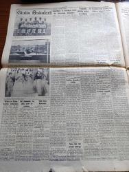 Cumhuriyet Gazetesi - 23 Ekim 1953 - Millet Partililer Dün Mahkemede Hakime Hakaret Ettiler - Trakya'da Müdafaa Hatları Ve Ordumuz - Celal Bayar'ın Amerika'yı Ziyareti - Eski Yugoslav Kraliçesi Alexandra İntihara Teşebbüs Etti - Sovyet Casusları İle Mücadele - Beynelmilel İçki Düşmanları Cemiyeti - Beyaz Köşkte Oturanlar Yazan Rikkat Köknar Yazı Dizisi - Bir Komünist Komplosu Ömer Sami Coşar - Hindistan'da Bir Yogi Hadisesi - Olmaya Devlet Cihanda Yazan Burhan Felek Köşe Yazısı - Fenerbahçe Takımı Pazar Sabahı İngiltere'den Dönüyor - Dünya Orta Siklet Boks Şampiyonluğu - İstanbul Belediyesi Şehir Tiyatroları Dram Kısmında Yavru Kartal Komedi Kısmında Onu Çok Seviyorum - 1953 1954 Yunus Nadi Mükafatı En Güzel Hikaye - Londra'da Yapılan Güzellik Müsabakası Fotoğraf - İngiliz Milli Futbol Takımı Oyuncuları Fotoğraf - Signal Dikiş Nakış Makineleri