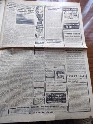 Cumhuriyet Gazetesi - 23 Ekim 1953 - Millet Partililer Dün Mahkemede Hakime Hakaret Ettiler - Trakya'da Müdafaa Hatları Ve Ordumuz - Celal Bayar'ın Amerika'yı Ziyareti - Eski Yugoslav Kraliçesi Alexandra İntihara Teşebbüs Etti - Sovyet Casusları İle Mücadele - Beynelmilel İçki Düşmanları Cemiyeti - Beyaz Köşkte Oturanlar Yazan Rikkat Köknar Yazı Dizisi - Bir Komünist Komplosu Ömer Sami Coşar - Hindistan'da Bir Yogi Hadisesi - Olmaya Devlet Cihanda Yazan Burhan Felek Köşe Yazısı - Fenerbahçe Takımı Pazar Sabahı İngiltere'den Dönüyor - Dünya Orta Siklet Boks Şampiyonluğu - İstanbul Belediyesi Şehir Tiyatroları Dram Kısmında Yavru Kartal Komedi Kısmında Onu Çok Seviyorum - 1953 1954 Yunus Nadi Mükafatı En Güzel Hikaye - Londra'da Yapılan Güzellik Müsabakası Fotoğraf - İngiliz Milli Futbol Takımı Oyuncuları Fotoğraf - Signal Dikiş Nakış Makineleri