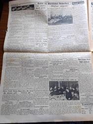 Cumhuriyet Gazetesi - 9 Birincikanun (Aralık) 1939 - İtalya Ve Balkanlar Yazan Yunus Nadi Başmakale - Finlandiya Sahillerinin Ablukasına Başlanıyor - Yabancı Gemilere Fin Limanlarından Derhal Ayrılmaları Tebliğ Edildi - Fin Erkanıharbiyesi İstihbarat Bürosunda Çalışan Kadınlar Fotoğraf - İngiliz Mayın Tarama Gemilerinden Biri Battı - Milli Şef İsmet İnönü'nün Seyahati - Garp Cephesinde Havaya Karşı Gizlenmek Üzere Bulunanlar Bir Fransız Topu Fotoğraf - Ben Casus Değilim Yazan Server Bedi Yazı Dizisi - Orgeneral Kazım Orbay Dün Akşam Ankara'ya Gitti - Berlin Rusya'ya Buzsuz Deniz Tavsiye Ediyor - Maarif Davamız 6 Yazan Peyami Safa - Yugoslavya Takımının Ankara'da Yapacağı Maçlar - Yaşamak Zevktir Filmi Lale Sinemasında - Lorel İle Hardy Hovardalıkta Bugün İpek Sinemasında - İç Güveysi Nakleden Kemal Ragıp Yazı Dizisi - Fenerbahçe Bir Kır Koşusu Tertip Etti -  Hakem Ücretleri - Raşid Rıza Ve Sadi Tek Tiyatrosu - Gelincik Sigarası -  Mazon Meyva Tuzu - Ali Muhiddin Hacı Bekir