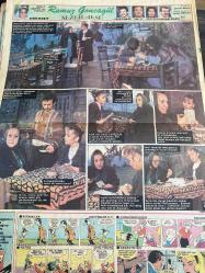 HÜRRİYET GAZETESİ HÜRRİYET KELEBEK GAZETESİ KELEBEK EV GAZETESİ DOĞUM GÜNÜ GAZETESİ - 1 NİSAN 1985 - Boks’ta kadın eli – Mel Çolak Sigarayı bırak kırmızı ekrana kazan – Julio Iglesias Gözlerimi kaparım vazifemi yaparım – Nihal Öğretmen – Yavuz Turgul Bakan’a Çin işkencesi – Mükerrem Taşçıoğlu – Ali Bozer Viyana’da Türk oyunu – Ali Aydın Vurun Kahpeye – Fatma Girik – Halide Edip Adıvar – Memduh Ün – Muhşem Demirağ – Salih Kırmızı – Uğur Süer – Emel Elitaş – Nevin Aypar – Ahmet Evin – Safa Önal Memo – Zihni Alpan – Sami Hazinses – Elhsin Burak – Bülent Buğrul – Yener Çakmak Beyaz Gece – İrfan Tözüm – Yaprak Özdemiroğlu – Cemil Perçin – Selçuk Turanlı – Hülya Tığlıalp – Bülent Oran Deriniz çamaşır değildir – Prof. Dr. Türkan Saylan Davut ve Betşeba – Cemal Dündar İntikam Meleği – Sidney Sheldon – Azize Bergin Kaderin cilveleri – Kamil Başaran – Hakkı üdeyman – Zahra Tan – Nezaket Hanım Rumuz Gonca Gül – Oktay Arayıcı – Adile Naşit – Talat Bulut – İsmet Ay – Özcan Özgür – Bülent Bilgiç