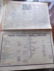 Cumhuriyet Gazetesi - 8 Mart 1956 - Açıl Kilit Yazan Nadir Nadi Başmakale - Celal Bayar Ve Adnan Menderes Dün İzmir'e Hareket Ettiler - Londra Büyükelçimiz Suat Hayri Ürgüplü Ansızın İstanbul'a Geldi Fotoğraf - Celal Bayar Ve Adnan Menderes Ege Vapurunda Fotoğraf - Eden Amerika'nın Bağdat Paktına İltihakını İstedi - Hürriyet Partisi Genel Başkanı Fevzi Lütfi Karaosmanoğlu İzmir'e Vardı - Atatürk Kız Lisesi Deneme Okulu Eğitim Gösterisi Fotoğrafı - Çakırcalıyı Biz Öldürdük Anlatan Albay Rüştü Kobaş Yazan Yaşar Kemal Yazı Dizisi - Üniversite Ve Siyaset Yazan Doktor Tarık Zafer Tunaya - Hilton Otelinin Yüzme Havuzu Tamamlandı - Sovyet Başbakanı Bulganin Amerika'ya Gidecek Mi - Radyomuzun Haberleri Yazan Burhan Felek - Çıplak Ayaklı Kontes Elhamra Sinemasında - Film Yıldızı Gönül Yazar Puro Tuvalet Sabunu Kullanıyor - Muammer Karaca - Maksim Tiyatrosu - Ankara İstanbul Radyosu Programı - Başbakan Adnan Menderes İstanbul Pek Yakında 100 Bin Kişilik Stadyuma Kavuşacaktır Dedi - Baba Hüsnü