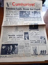 Cumhuriyet Gazetesi - 11 Mart 1956 - Ege Işığı Yazan Nadir Nadi Başmakale - Yunanistan Londra Elçisini Geri Çağırdı - Yunan Şehrinde Kanlı Nümayişler Oldu - Yunanistan'da İngiliz Dükkan Ve Müesseseleri Tecavüze Uğradı -  Firari Mahkum Mehmet Taşkesen Dün Sabah 8.30 da Gazetemize Gelerek Teslim Oldu - Yunanlılar Makarios'un Tevkifini Protesto Etti - Başvekil Adnan Menderes'in Reisliğinde Gizli Bir Toplantı - İngiliz Nazırı Selvyn Lloyd Bugün Geliyor - Çakırcalıyı Biz Öldürdük Anlatan Albay Rüştü Kobaş Yazan Yaşar Kemal Yazı Dizisi - Makarios'a Mektup Yazan Hasan Ali Yücel - Truman Avrupa Seyahatine Çıkıyor - Perihan Altındağ Sözeri Atlas Sinemasında - Firari Aşıklar Cebeci Sinemasında - Haftanın Şakaları Yazan Burhan - Kasımpaşa Dünkü Maçta Vefayı 2 1 Mağlup Etti Fotoğraf - Beşiktaş Beykoz Maçı - Türkiye Hollanda Ordu Maçı Bugün Oynanıyor - Fenerbahçe Sayı Rekoru Yaptı 108 67 - Vasco De Gama Geliyor Fotoğraf - Yugoslav Hakemi Erlih Geldi - Ziraat Bankası