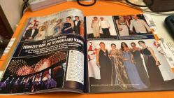 HELLO! DERGİSİ -21 AGUSTOS 2012 -   NUR BATUR – ŞEBNEM DİNÇGÖR – MEHMET DERELİ – SUAT EKİZ – HADİSE – TUGBA COŞKUN – METİN ŞEN – ASLI ŞEN – FERZAN ÖZPETEK – SÜREYYA YALÇIN – TUGAY GÖKKAYA – AYŞE ERDEM – SELİM HAMAMCIOĞLU – DEMET KUTLUAY – İBRAHİM KUTLUAY – ÇETİNDOĞAN – JEAN LOUIS MASUREL – DEMET SABANCI ÇETİNDOĞAN – DİDEM ÇAPA – PINIL MERVE ÇETİNDOĞAN – DENİZ SARAL – ALESSANDRA AMBROSIO – JAMIE MAZUR – NOAH MAZUR – MICHAEL PHELPS – TÜLİN ŞAHİN – PARİS HİLTON – NİCKY HİLTON – ÖMER ALKA KAL – DİLEK MUSTAFA TONER – GÜLİZ ONURSAL – SİLA – MARIO STEFANO PIETRODARCHİ – YİĞİT ÖZŞENER – GÖKSEL MENTEŞOĞLU – YALÇIN TUNAY AYAYDIN – BEGÜM EYİLİK – DENİZ AKKAYA – YOSUN ASUMAN HÜSNÜ GÜRELİ – SÜLEYMAN KOS – AHMET LEMAN ARSLAN – İPEK TOPLUSOY – BELKIZ SAYM – SEDA KASBEYAZ – ASH ŞEN – EMİRHAN SELAH – ERKAN SELAH – KEMAL S – ZAİF GOLDENBERG – ASHLEY SMITH – DİDEM SOYDAN – ANJA CIHO – AYŞEGÜL TOPLUSOY – EVELİZE KOSİF – BEGÜM ŞEN – ÖNER EVEZ – İNAN KIRAÇ – ERGUN GÜRSOY – GANI AYGÜN – ORAL ERDO - 130 SAYFA