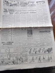 Cumhuriyet Gazetesi - 5 Şubat 1960 - İnsan Denilen Şu Yaratık Yazan Nadir Nadi Başmakale - Meclisin Bütçesi Dün Görüşülürken Başkanlık Divanı Tenkid Edildi - Kıbrısla İlgili Temaslar - İstanbul'un Karlar Altında Umumi Bir Görünüşü - Adnan Menderes'le Karamanlis Mektuplaşıyor - Zincir Takmak Mecburi - Uzun Ömer Öldü Fotoğraf - Küçük Peyk'in Büyük Gazası Yazan A. Cemalettin Saraçoğlu Yazı Dizisi - Halk Şikâyetleri Bürosu Kuruluyor - Roma Olimpiyatları Röportajı Yapan Arslan Tufan Yazman - Bir Çiçekle Yaz Olmaz Yazan Ve Çizen Salih Erimez - Ankara İstanbul Radyosu Programı -  Irk Tefriki Yazan Ömer Sami Coşar - Robert Kolejde Yeni Bir Hadise - Türk Lale Soğanlarının Hollandaya Götürülmesinin 400. Yıldönümü - İstanbul Belediyesi Şehir Tiyatroları Bulunmaz Pansiyon Ve İmam Geldi Oyunu - O. G.C. Nice Meşhur Real Madrid'e Dün De 3 2 Yendi Fotoğraf - Fenerbahçe'de Antrenör Molnar'ın Mukavelesi Resmen Feshedildi