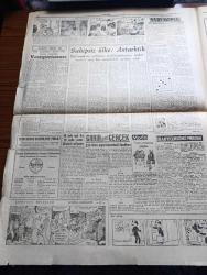 Cumhuriyet Gazetesi - 12 Şubat 1960 - Aman Dikkat Yazan Nadir Nadi Başmakale - Başbakan Adnan Menderes Maraş'a Gitti Bugün Orada Konuşacak - Kıbrıs Adasının Bağımsızlığı Mayıstan Önce İlan Edilemeyecek - Carly Chesman İdamdan Kurtulacak Mı - Kim Dergisi Yazarlarından Kim Birgit Saldırıya Uğradı - Florya Sahil Yolunda Yapılacak Kültür Parkının Maketi - Bir Savcı Saidi Nursi'nin Risalei Nur'unun Camilerde Okutulmasında Mahzur Olmadığını Bildirmiş - Evlerden Biri Yazan Orhan Kemal Yazı Dizisi - Küçük Peyk'in Büyük Gazası Yazan A. Cemalettin Saraçoğlu - Irak'ta Komünistlerle Kasımın Arası Açıldı - Fidel Castronun Muhalifleri 1163 Yıl Yatacak - Bilmem Ki Yazan Burhan Felek - Resimli Roman Bir Çiçekle Yaz Olmaz Yazan Ve Çizen Salih Erimez - Sahipsiz Ülke Antarktik - İstanbul Ankara Radyosu Programı - Lale Tiyatrosunun Makus Talihi Nihayet Yenildi Yazan Lütfi Ay - VIII. Kış Olimpiyatları - 2. Şampiyon Bu Hafta Karşılaşıyor Türk Darüşşafaka Bulgar Levski - Spor Toto İdare Heyeti Belli Oldu