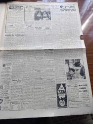 Cumhuriyet Gazetesi - 12 Şubat 1960 - Aman Dikkat Yazan Nadir Nadi Başmakale - Başbakan Adnan Menderes Maraş'a Gitti Bugün Orada Konuşacak - Kıbrıs Adasının Bağımsızlığı Mayıstan Önce İlan Edilemeyecek - Carly Chesman İdamdan Kurtulacak Mı - Kim Dergisi Yazarlarından Kim Birgit Saldırıya Uğradı - Florya Sahil Yolunda Yapılacak Kültür Parkının Maketi - Bir Savcı Saidi Nursi'nin Risalei Nur'unun Camilerde Okutulmasında Mahzur Olmadığını Bildirmiş - Evlerden Biri Yazan Orhan Kemal Yazı Dizisi - Küçük Peyk'in Büyük Gazası Yazan A. Cemalettin Saraçoğlu - Irak'ta Komünistlerle Kasımın Arası Açıldı - Fidel Castronun Muhalifleri 1163 Yıl Yatacak - Bilmem Ki Yazan Burhan Felek - Resimli Roman Bir Çiçekle Yaz Olmaz Yazan Ve Çizen Salih Erimez - Sahipsiz Ülke Antarktik - İstanbul Ankara Radyosu Programı - Lale Tiyatrosunun Makus Talihi Nihayet Yenildi Yazan Lütfi Ay - VIII. Kış Olimpiyatları - 2. Şampiyon Bu Hafta Karşılaşıyor Türk Darüşşafaka Bulgar Levski - Spor Toto İdare Heyeti Belli Oldu