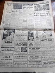 Cumhuriyet Gazetesi - 12 Şubat 1960 - Aman Dikkat Yazan Nadir Nadi Başmakale - Başbakan Adnan Menderes Maraş'a Gitti Bugün Orada Konuşacak - Kıbrıs Adasının Bağımsızlığı Mayıstan Önce İlan Edilemeyecek - Carly Chesman İdamdan Kurtulacak Mı - Kim Dergisi Yazarlarından Kim Birgit Saldırıya Uğradı - Florya Sahil Yolunda Yapılacak Kültür Parkının Maketi - Bir Savcı Saidi Nursi'nin Risalei Nur'unun Camilerde Okutulmasında Mahzur Olmadığını Bildirmiş - Evlerden Biri Yazan Orhan Kemal Yazı Dizisi - Küçük Peyk'in Büyük Gazası Yazan A. Cemalettin Saraçoğlu - Irak'ta Komünistlerle Kasımın Arası Açıldı - Fidel Castronun Muhalifleri 1163 Yıl Yatacak - Bilmem Ki Yazan Burhan Felek - Resimli Roman Bir Çiçekle Yaz Olmaz Yazan Ve Çizen Salih Erimez - Sahipsiz Ülke Antarktik - İstanbul Ankara Radyosu Programı - Lale Tiyatrosunun Makus Talihi Nihayet Yenildi Yazan Lütfi Ay - VIII. Kış Olimpiyatları - 2. Şampiyon Bu Hafta Karşılaşıyor Türk Darüşşafaka Bulgar Levski - Spor Toto İdare Heyeti Belli Oldu